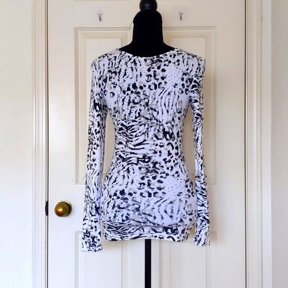 NWOT. Express Sexy Basic Tee Wrap  Long Sleeve Animal Print Blouse - Picture 2 of 4